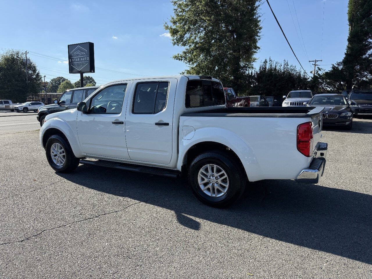 Used 2015 Nissan Frontier SV AWD/4WD image 7