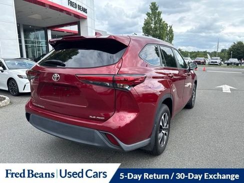 Used 2023 Toyota Highlander XLE AWD/4WD image 7