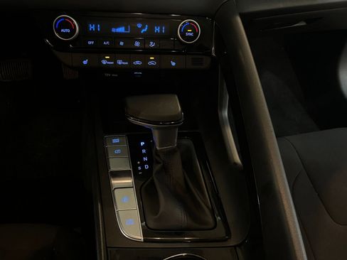 Used 2025 Hyundai Elantra SEL image 42