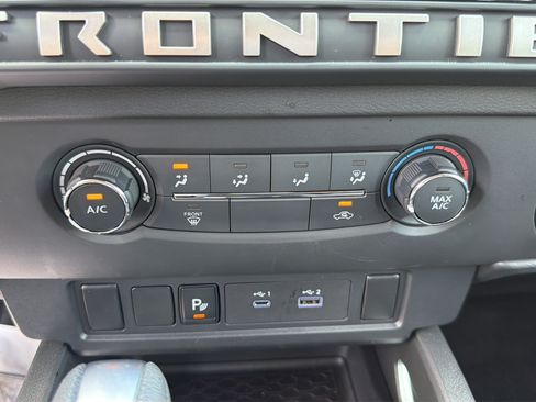 Certified 2025 Nissan Frontier SV RWD image 37