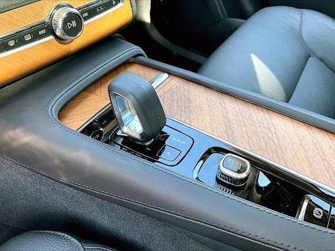 Used 2024 Volvo XC90 B5 Plus image 31