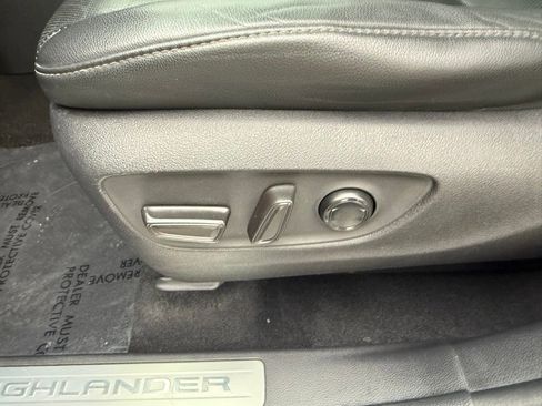 Used 2020 Toyota Highlander Limited image 6