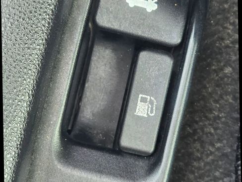 Used 2022 Toyota Corolla LE image 23