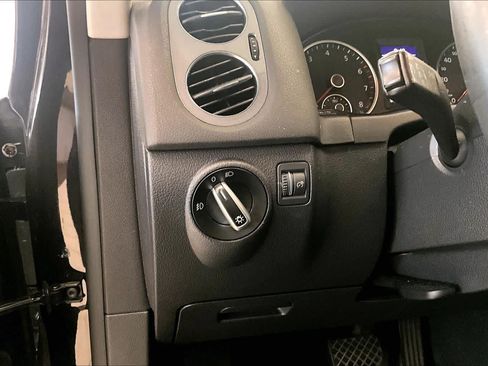 Used 2013 Volkswagen Tiguan SE AWD/4WD image 29