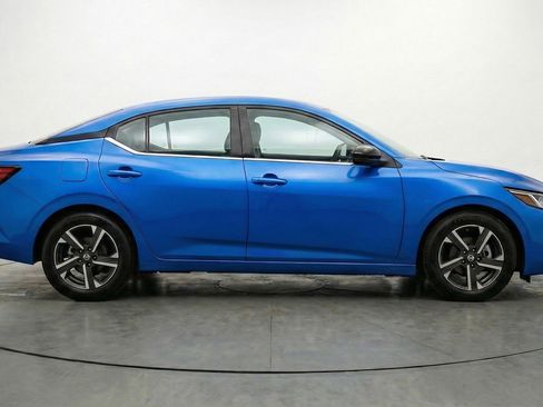 Used 2025 Nissan Sentra SV FWD image 11