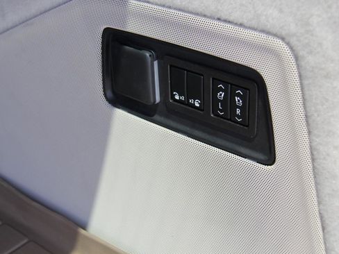 Used 2023 Cadillac Escalade ESV Sport Platinum AWD/4WD image 12