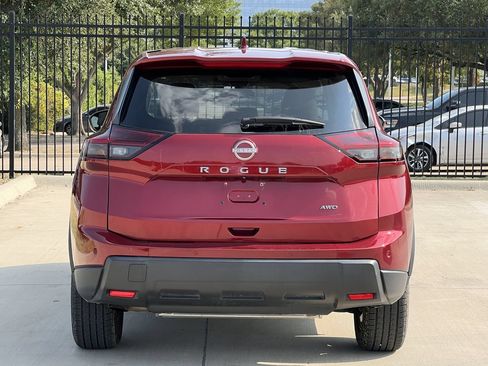 Used 2025 Nissan Rogue SV AWD/4WD image 4