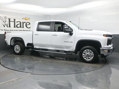Used 2025 Chevrolet Silverado 2500 LT w/ Convenience Package AWD/4WD image 6