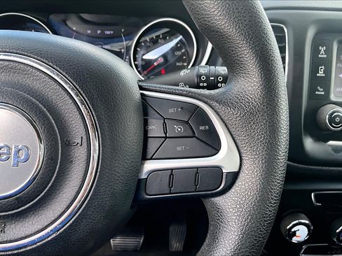 Used 2017 Jeep Compass Sport w/ Tech Group FWD image 21