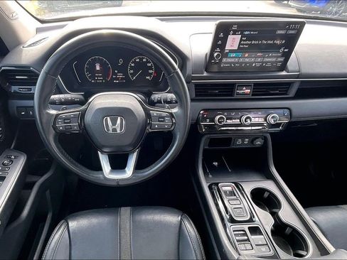 Used 2023 Honda Pilot Touring image 8
