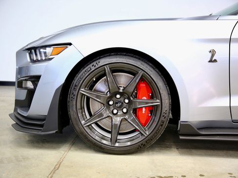 Used 2021 Ford Mustang Shelby GT500 w/ Carbon Fiber Track Pack RWD image 8