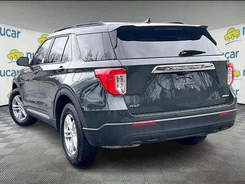 Used 2022 Ford Explorer XLT image 2