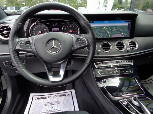 Used 2017 Mercedes-Benz E 400 4MATIC Wagon w/ Premium 1 Package image 11