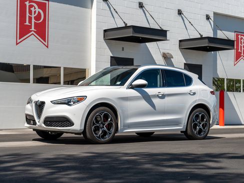 Used 2020 Alfa Romeo Stelvio Ti w/ Active Blind Spot Package AWD/4WD image 54