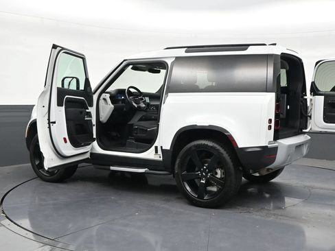 Used 2022 Land Rover Defender 90 AWD/4WD image 31