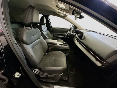 Used 2025 Nissan Ariya AWD image 32