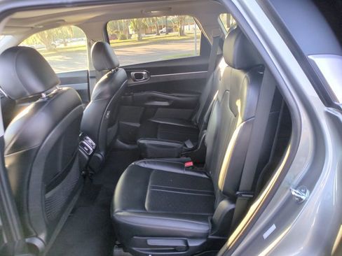 Used 2021 Kia Sorento EX image 19