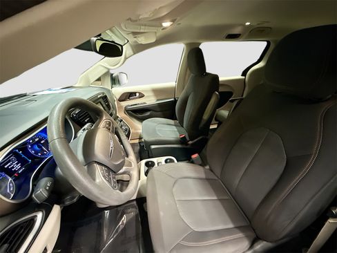 Used 2017 Chrysler Pacifica LX w/ Tire & Wheel Group image 19