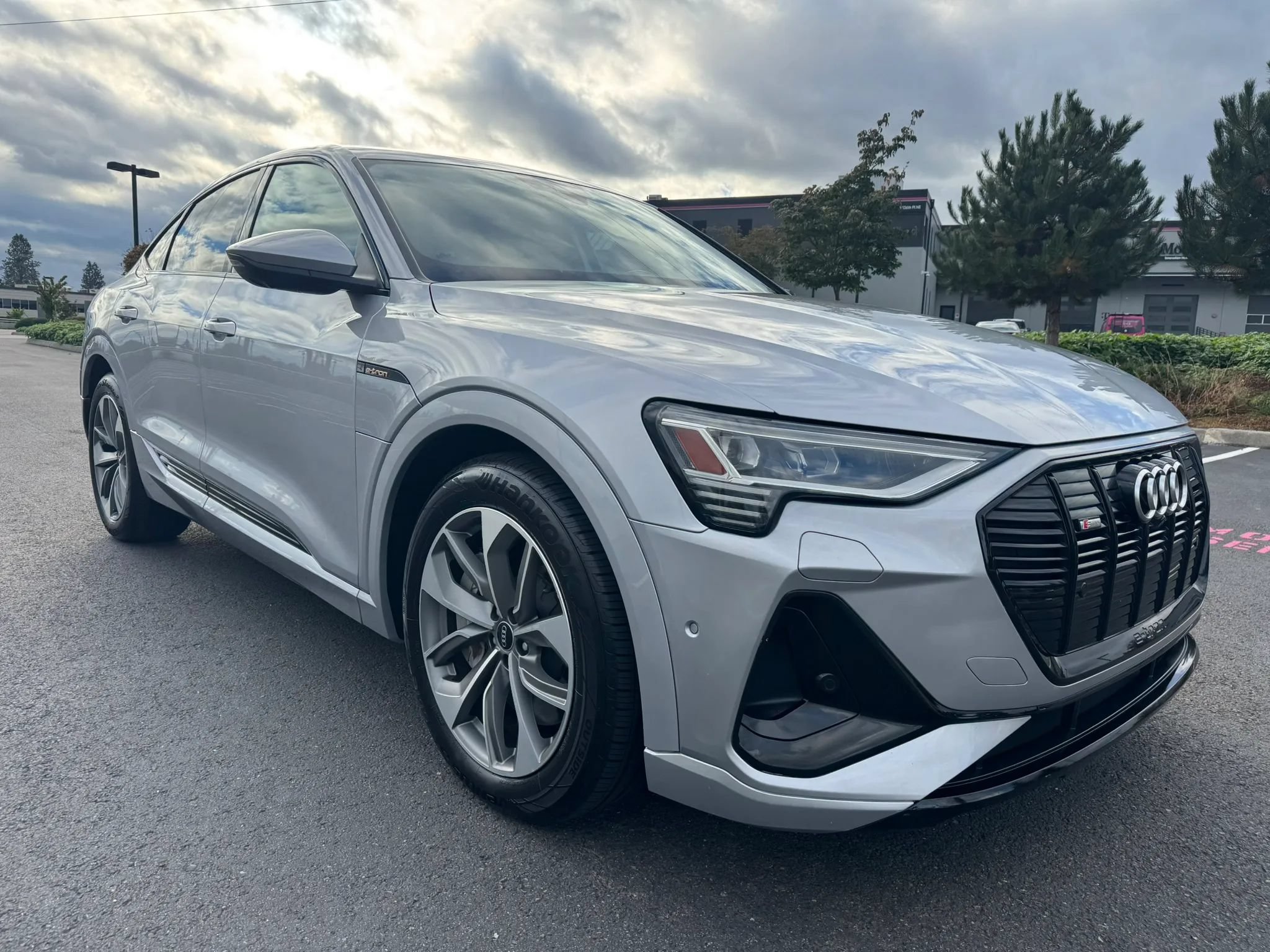 Used 2021 Audi e-tron Premium Plus w/ Premium Plus Package AWD/4WD image 2