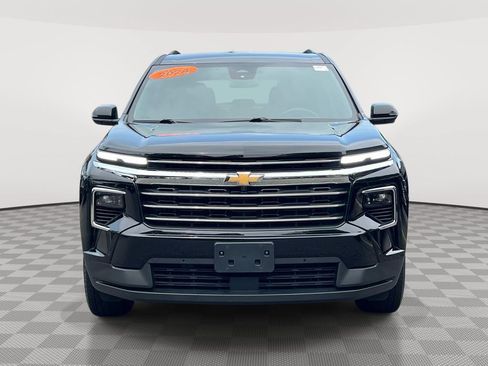 Used 2024 Chevrolet Traverse LT w/ Enhanced Driving Package FWD image 2