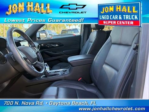 Used 2023 Chevrolet Traverse RS image 17