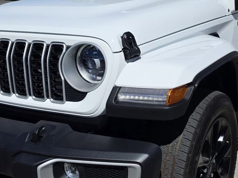 Certified 2025 Jeep Wrangler Backcountry image 8