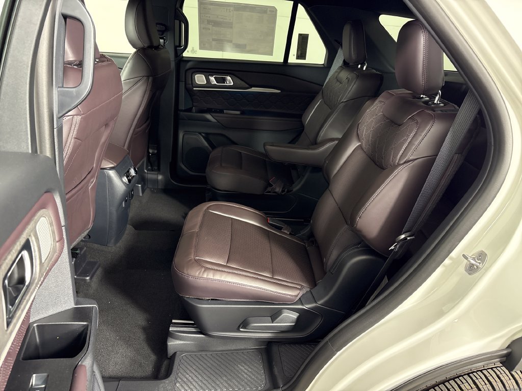 New 2027 Ford Explorer Platinum w/ 3.0L Ultimate Package RWD image 31