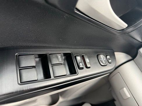 Used 2014 Toyota Camry LE image 28