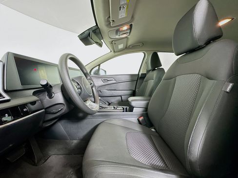 Used 2025 Kia Sportage LX AWD/4WD image 13