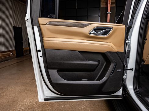 Used 2023 Chevrolet Suburban Premier w/ Premium Package image 41