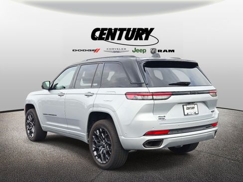 Used 2025 Jeep Grand Cherokee Summit AWD/4WD image 6