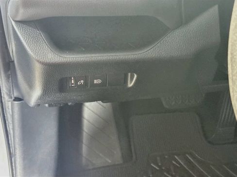 Used 2020 Toyota RAV4 XLE FWD image 10