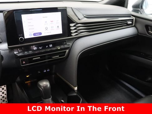 Used 2025 Toyota Camry SE image 16