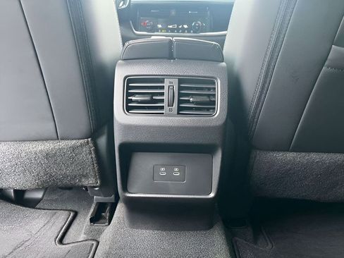 Used 2025 Nissan Rogue SL image 17