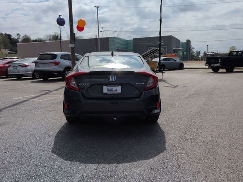 Used 2018 Honda Civic Touring image 7