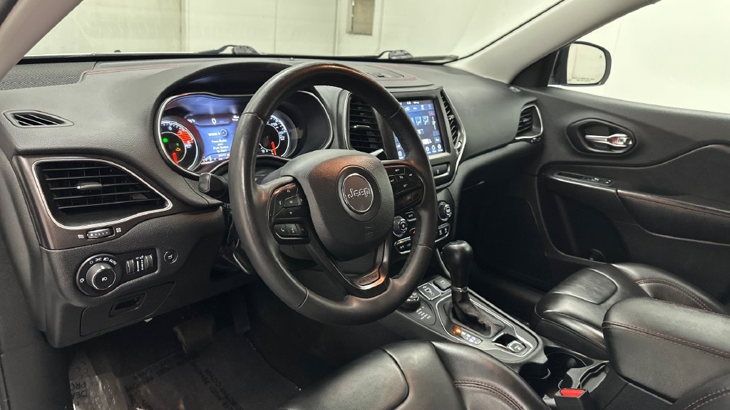 Used 2021 Jeep Cherokee Trailhawk w/ Trailer Tow Group AWD/4WD image 24