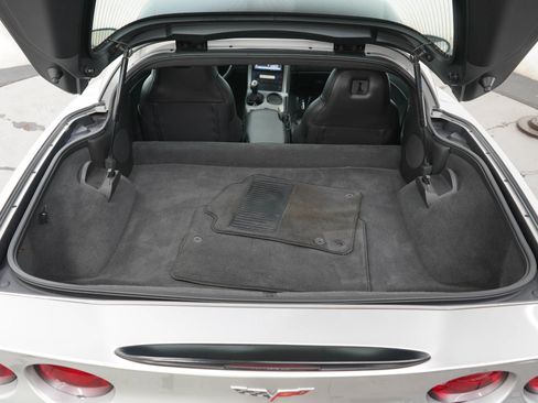 Used 2005 Chevrolet Corvette Coupe w/ Preferred Equipment Group RWD image 13