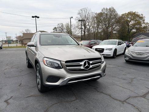 Used 2019 Mercedes-Benz GLC 300 4MATIC image 9
