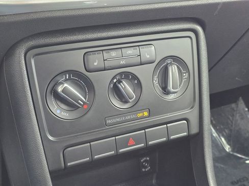 Used 2013 Volkswagen Beetle 2.5 50's Edition image 26