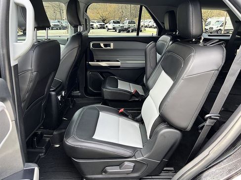 Used 2022 Ford Explorer XLT w/ Equipment Group 202A image 12