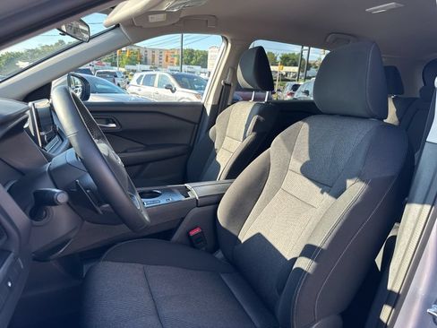 Used 2025 Nissan Rogue SV FWD image 13