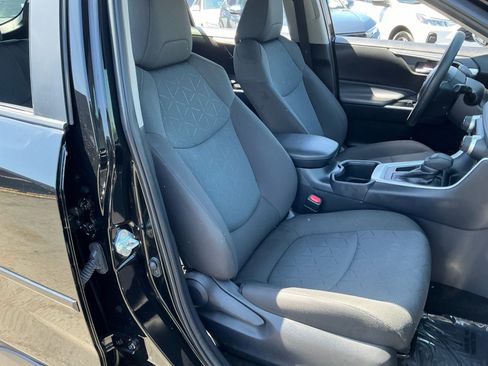 Used 2025 Toyota RAV4 XLE image 21