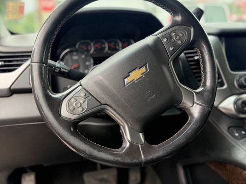 Used 2018 Chevrolet Suburban LT RWD image 15