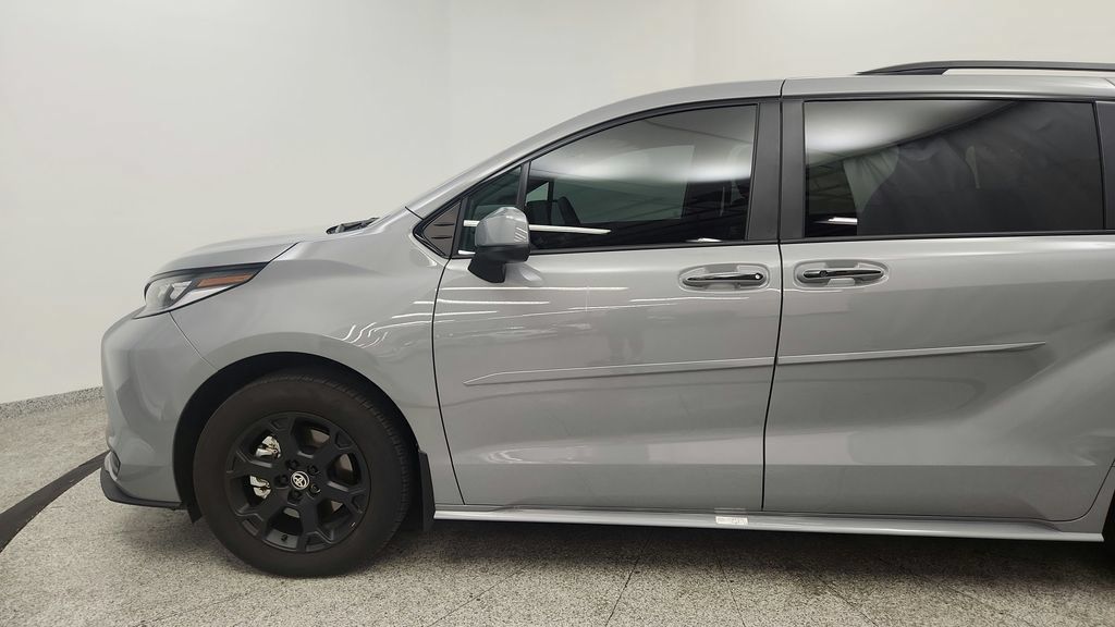 Used 2026 Toyota Sienna XLE Woodland Edition AWD/4WD image 12
