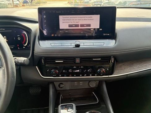 Certified 2024 Nissan Rogue Platinum w/ Platinum Premium Package FWD image 14