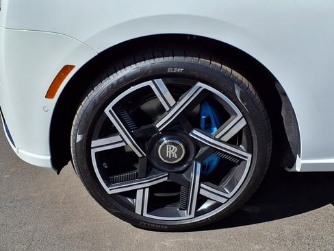 Used 2025 Rolls-Royce Cullinan Black Badge image 9