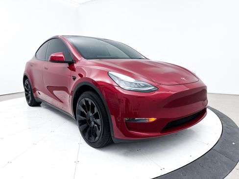 Used 2023 Tesla Model Y Long Range image 9