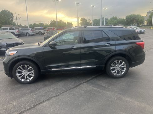 Used 2023 Ford Explorer Limited w/ Class IV Trailer Tow Package AWD/4WD image 4