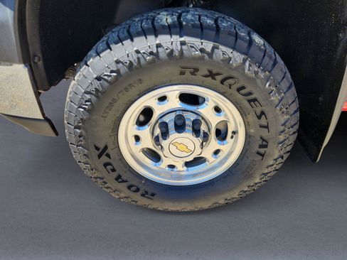 Used 2001 Chevrolet Silverado 2500 LT w/ Off-Road Skid Plate Pkg AWD/4WD image 9