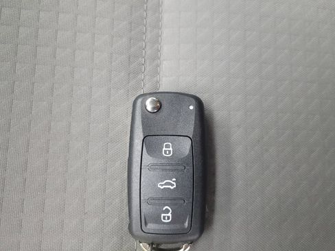 Used 2017 Volkswagen Jetta S image 32